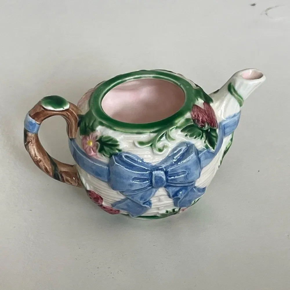 Unbranded vintage teapot